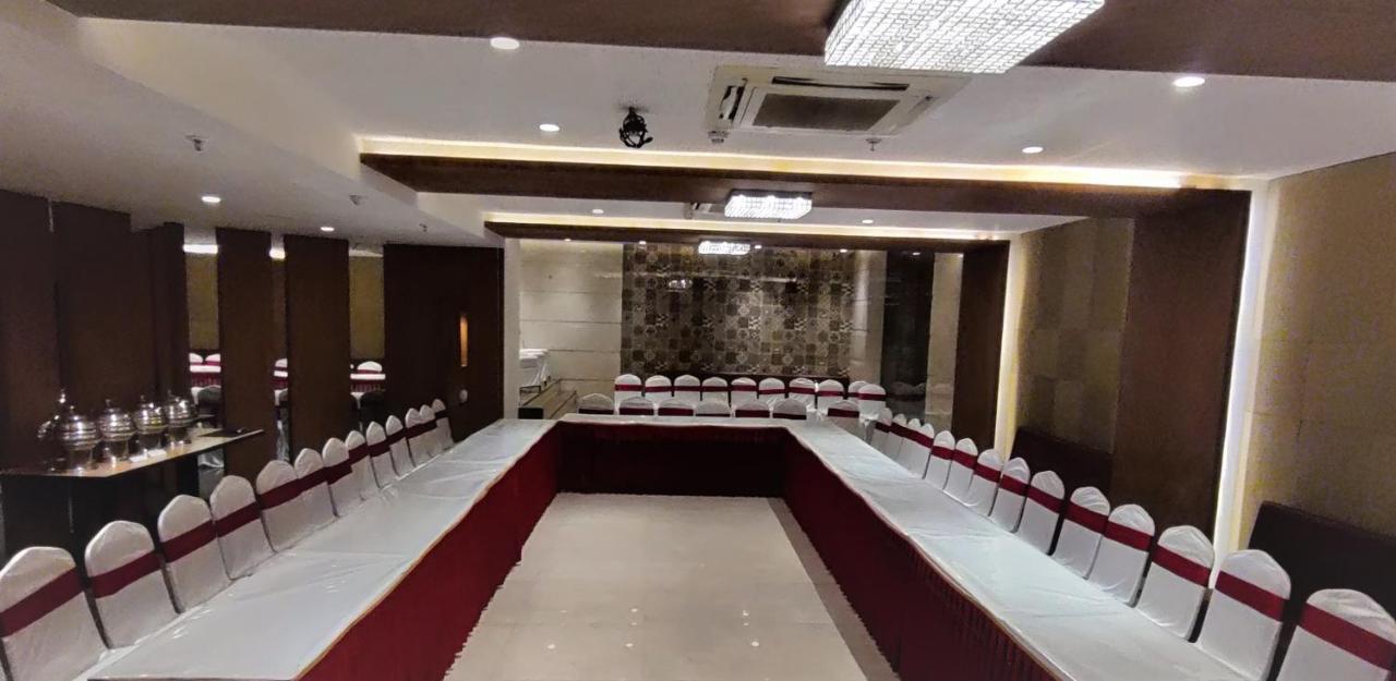 מלון נאווי מומבאי Grand Mookambika מראה חיצוני תמונה